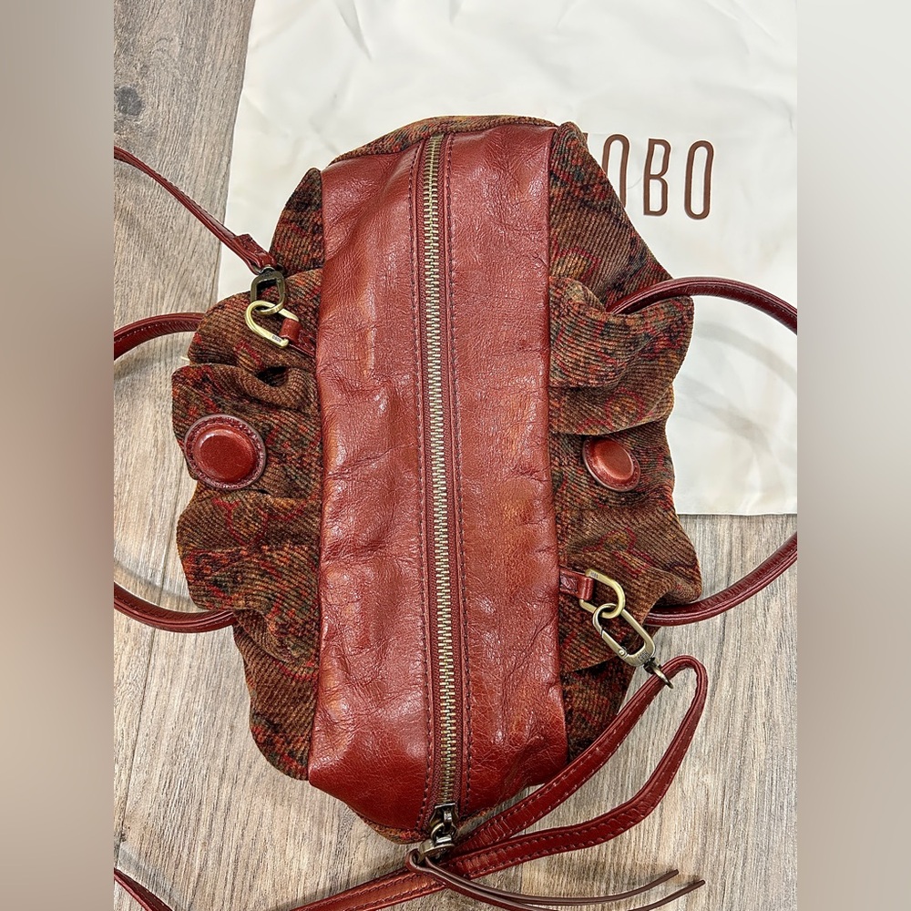 HOBO DARLING SATCHEL
HANDBAG- Arabesque Pattern - Picture 12 of 14